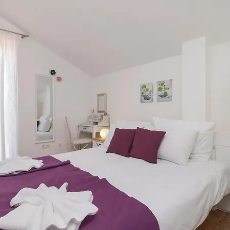 Vakantiehuis Dicmo With Fireplace 02