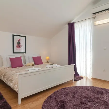 4 Bedroom Stunning In Dicmo Kraj (Split)