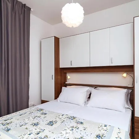 Holiday home 4 Bedroom Stunning In Dicmo Kraj (Split)