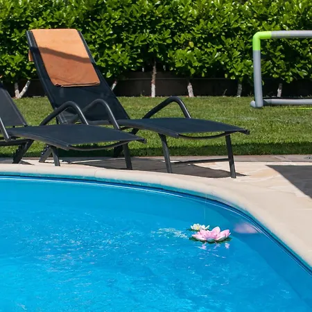 Dicmo With Fireplace 02 بيت للعطل