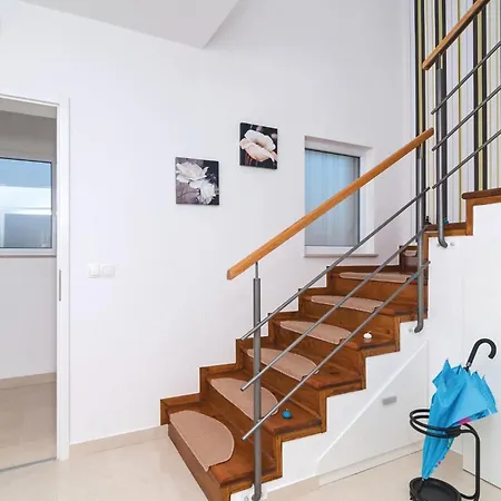 Holiday home 4 Bedroom Stunning In Dicmo